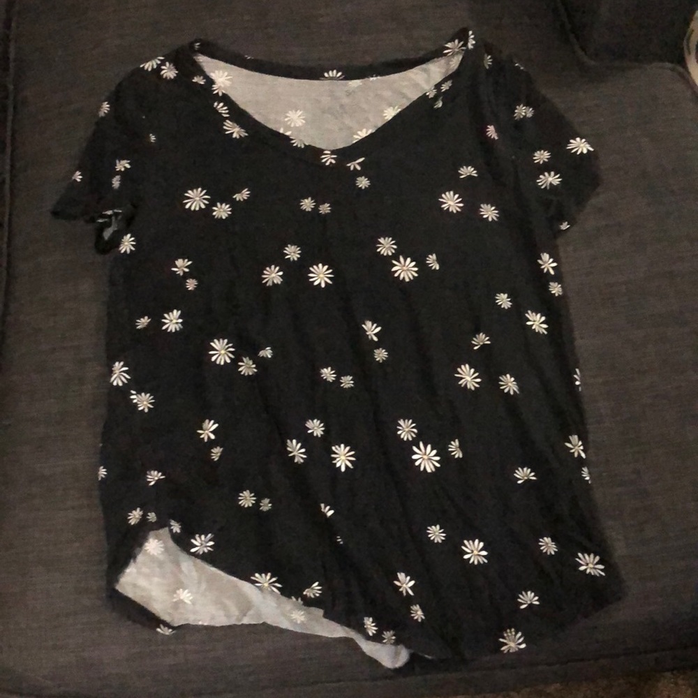 Black v neck with daisies